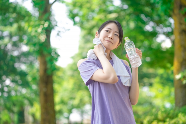 汗っかきなのは太ってるから？それとも代謝がいい？原因と対策を解説