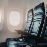 100kg超の不安解消！飛行機の「延長ベルト」の借り方と「失敗しない」座席選び