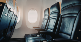 100kg超の不安解消！飛行機の「延長ベルト」の借り方と「失敗しない」座席選び