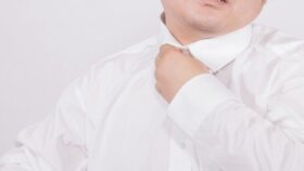 首が太いメンズに似合う服の選び方