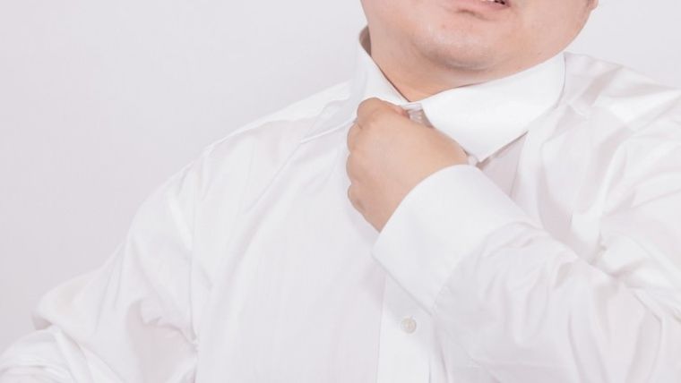 首が太いメンズに似合う服の選び方
